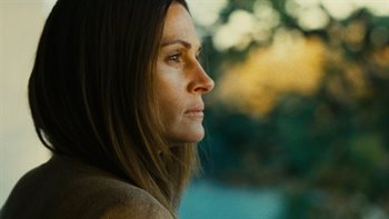 Julia Roberts in Talks to Star in Homecoming TV Series