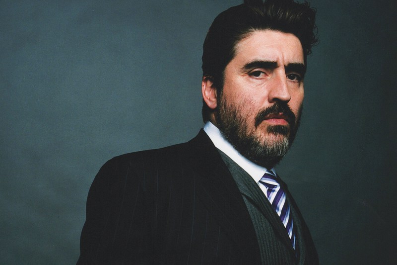 Alfred Molina sheds darker side to play iconic Kris Kringle in radio version of ‘Miracle on 34th Street’